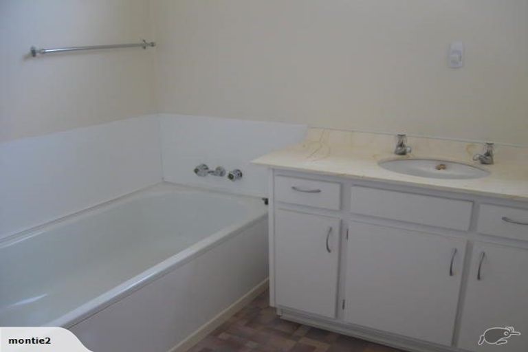 Photo of property in 33 Mortlake Street, Islington, Christchurch, 8042