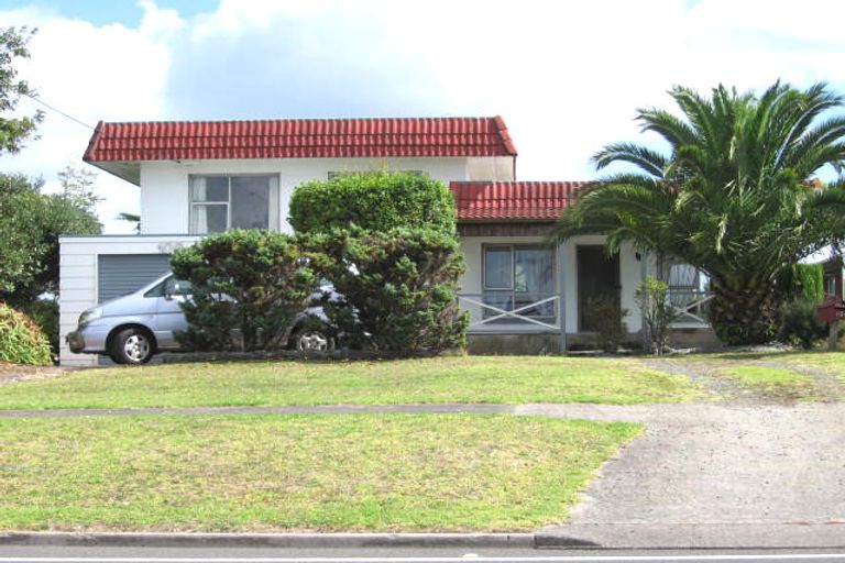 Photo of property in 106 Sunset Road, Unsworth Heights, Auckland, 0632
