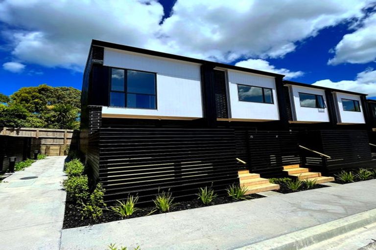 Photo of property in 15 Meg Lane, Glen Eden, Auckland, 0602