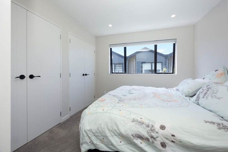 Photo of property in 2/108 Beach Road, Te Atatu Peninsula, Auckland, 0610
