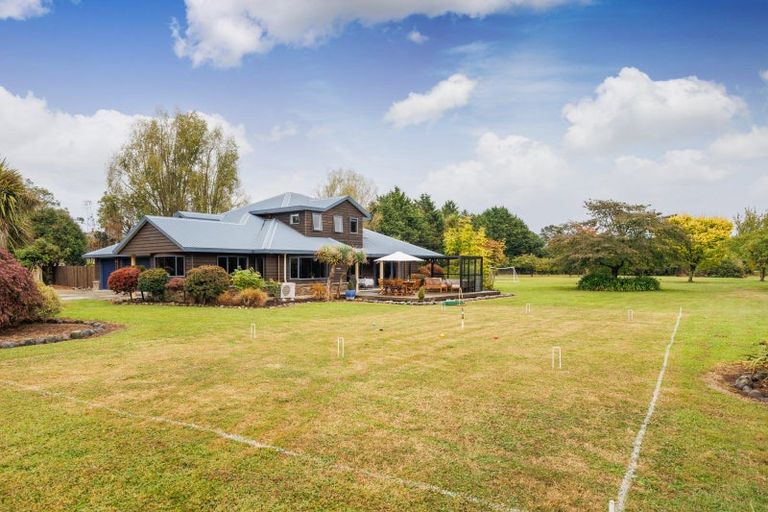 Photo of property in 46 Turitea Road, Fitzherbert, Palmerston North, 4472