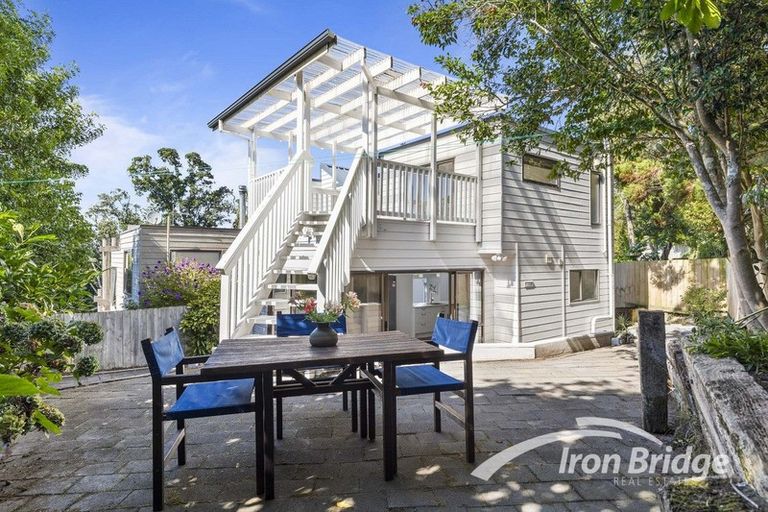 Photo of property in 2/51 Seaton Road, Murrays Bay, Auckland, 0630