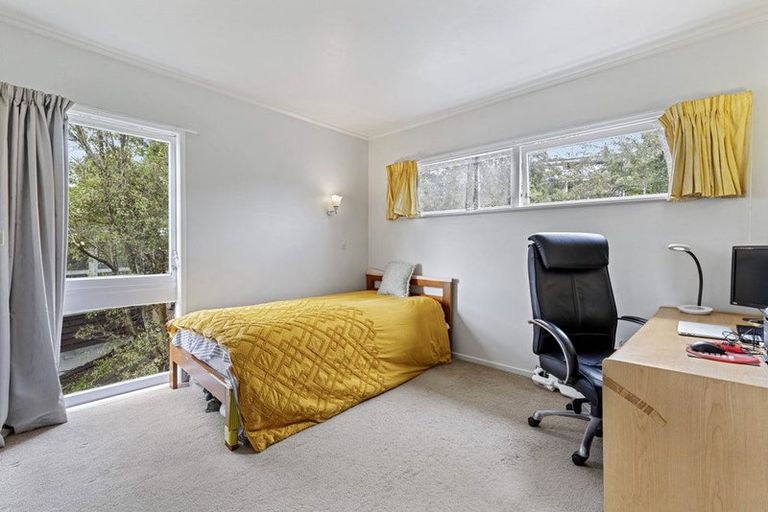 Photo of property in 20 Shanaway Rise, Hillcrest, Auckland, 0627