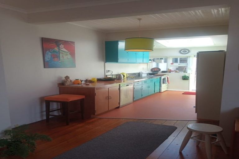 Photo of property in 236 The Esplanade, Island Bay, Wellington, 6023