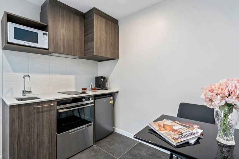 Photo of property in Proximity Apartment Hotel, 804/172u Thorndon Quay, Pipitea, Wellington, 6011