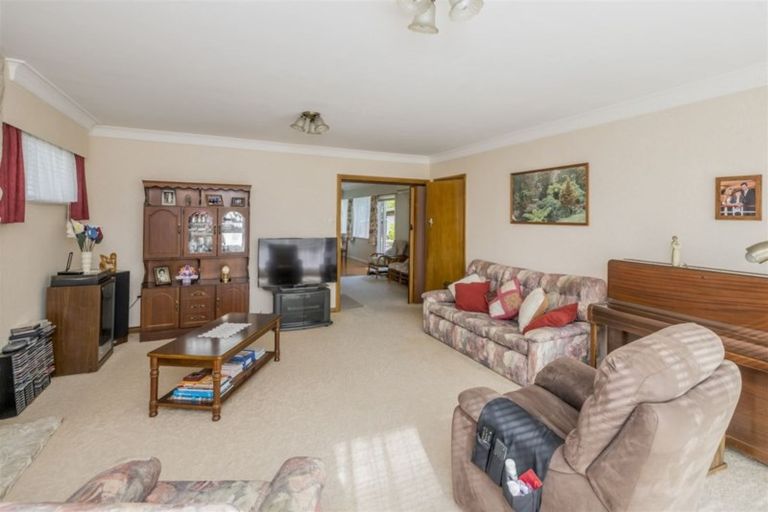 Photo of property in 16 Highbury Drive, Levin, 5510
