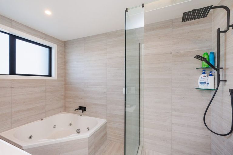 Photo of property in 18 Silkwood Place, Fitzherbert, Palmerston North, 4410