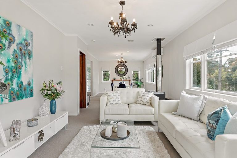 Photo of property in 5 Grovelands Way, Titirangi, Auckland, 0604