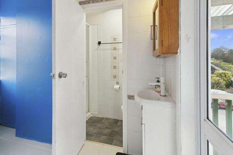 Photo of property in 12 Camrose Grove, Kingston, Wellington, 6021