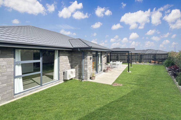 Photo of property in 3 Omahuru Road, Glenbrook, 2681