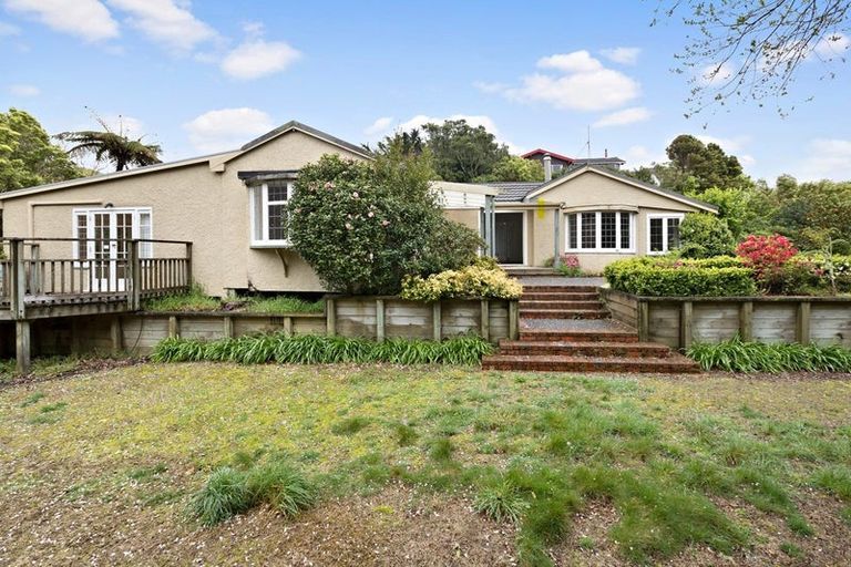 Photo of property in 10 Hillview Crescent, Paparangi, Wellington, 6037
