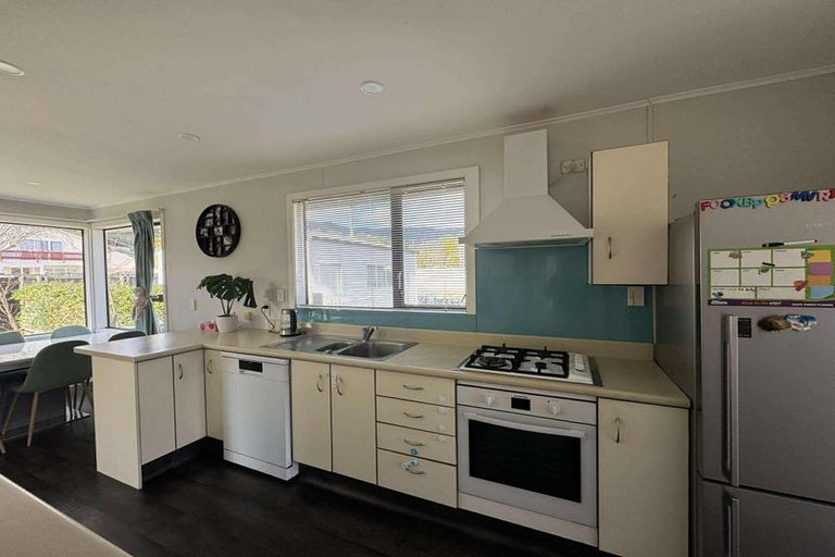 Photo of property in 312 Stokes Valley Road, Stokes Valley, Lower Hutt, 5019