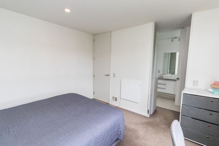 Photo of property in 48a Bassett Road, Johnsonville, Wellington, 6037