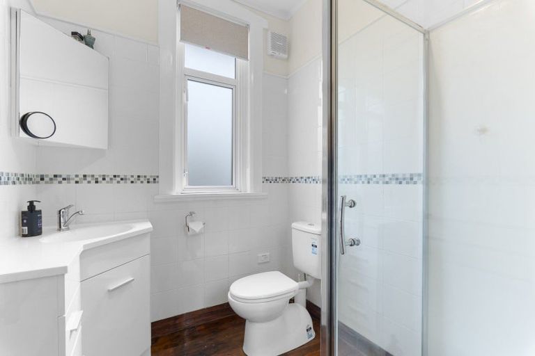 Photo of property in 5 Huatoki Street, Vogeltown, New Plymouth, 4310