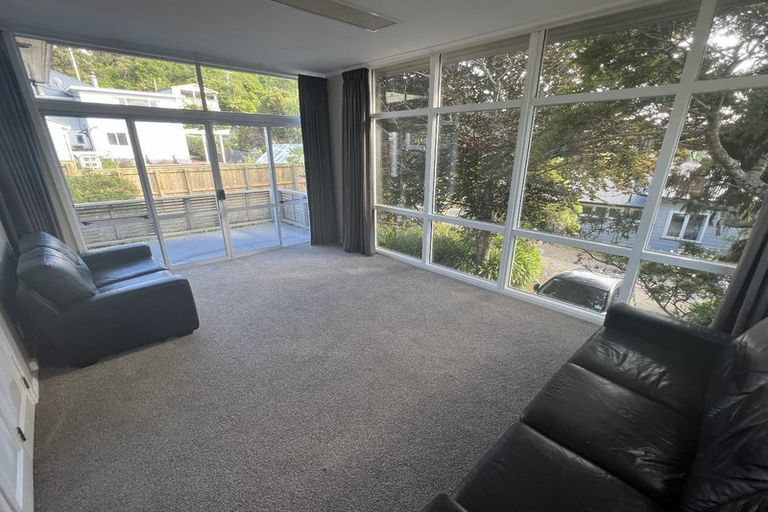 Photo of property in 28 Singers Road, Korokoro, Lower Hutt, 5012