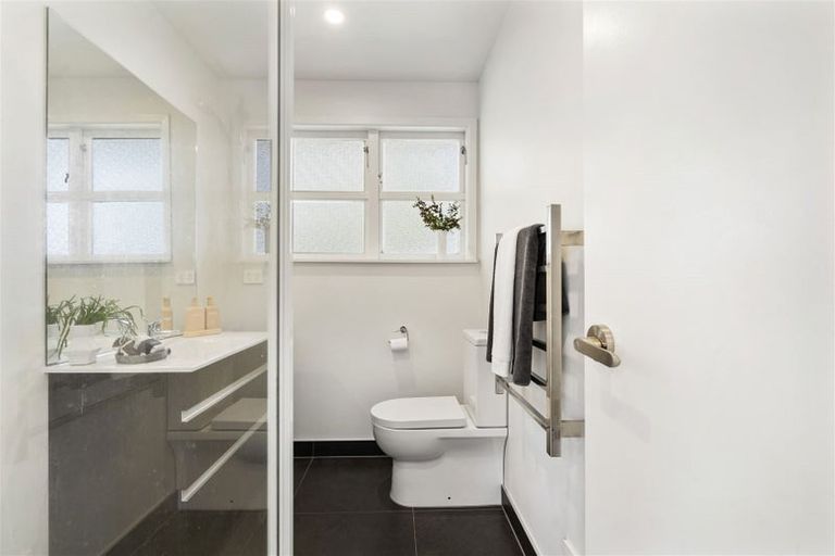 Photo of property in 132 Lancaster Road, Beach Haven, Auckland, 0626
