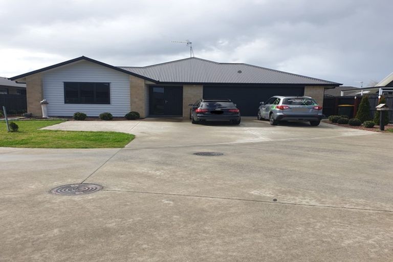Photo of property in 14 Modello Lane, Waiuku, 2123
