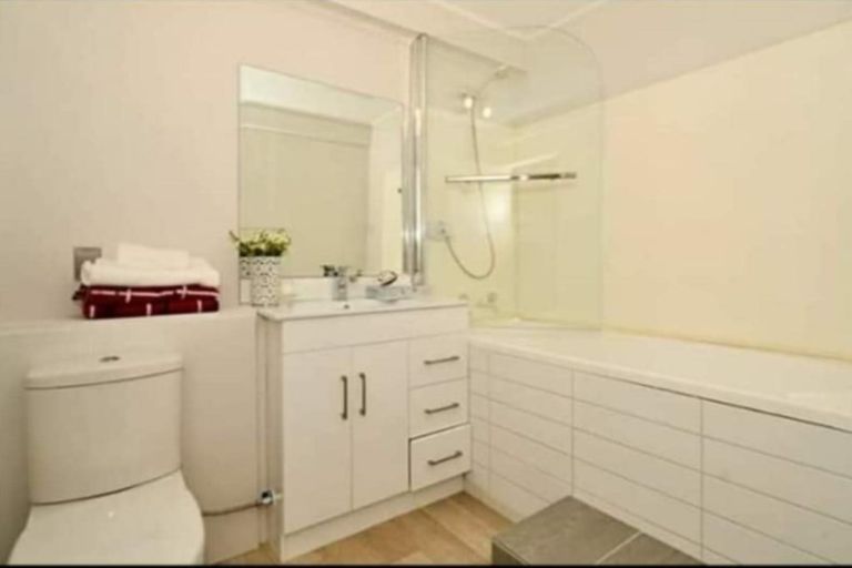 Photo of property in 16 Glenbervie Crescent, Massey, Auckland, 0614