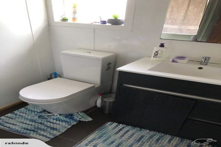 Photo of property in 4 Kaurilands Road, Titirangi, Auckland, 0604