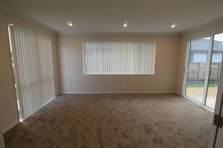 Photo of property in 17 Grove Way, Riverhead, 0820