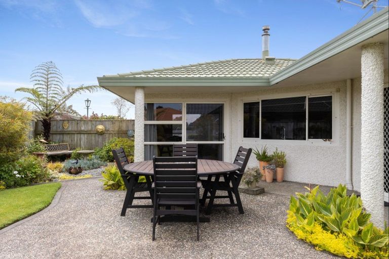 Photo of property in 9 Knightsbridge Place, Taradale, Napier, 4112