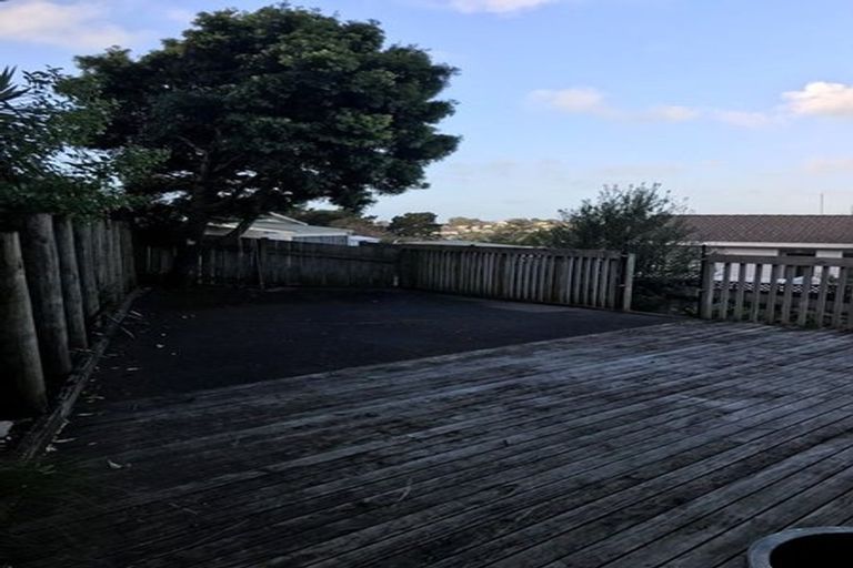 Photo of property in 2/2 Valecrest Place, Bayview, Auckland, 0629