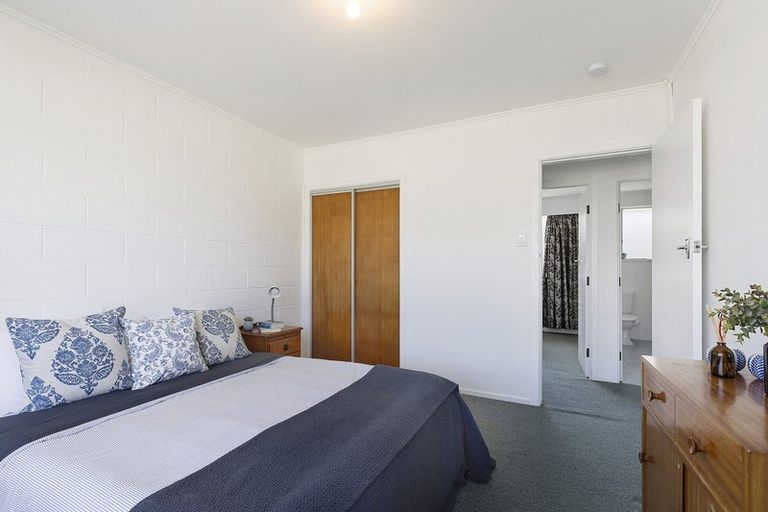 Photo of property in 2/14 Jillett Street, Titahi Bay, Porirua, 5022