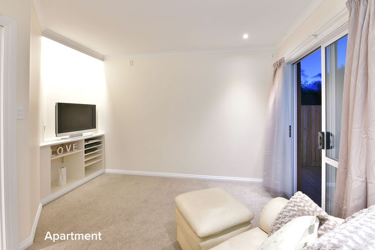 Photo of property in 13 Quo Vadis Place, Red Beach, 0932