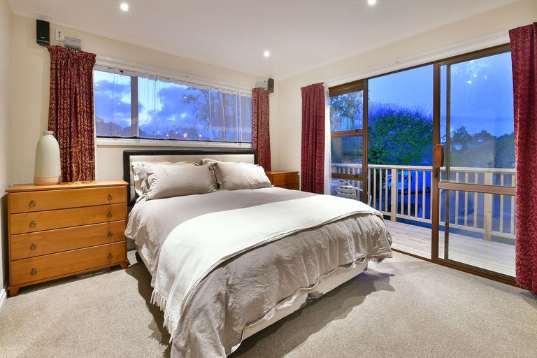 Photo of property in 13 Quo Vadis Place, Red Beach, 0932