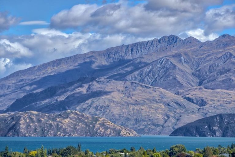 Photo of property in 7 The Heights Avenue, Wanaka, 9305