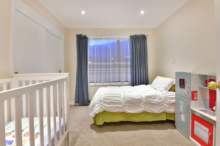 Photo of property in 13 Quo Vadis Place, Red Beach, 0932