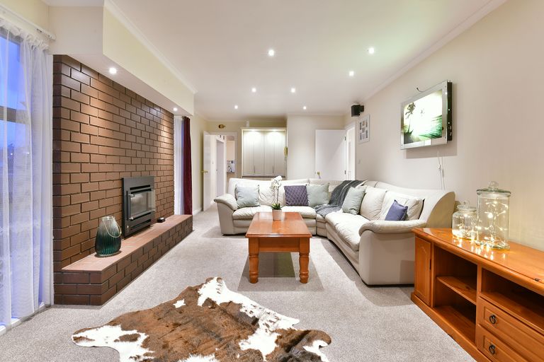 Photo of property in 13 Quo Vadis Place, Red Beach, 0932