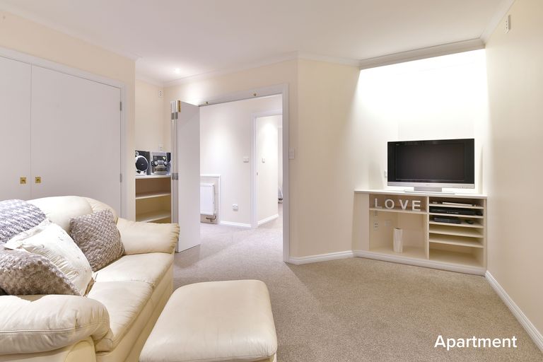 Photo of property in 13 Quo Vadis Place, Red Beach, 0932