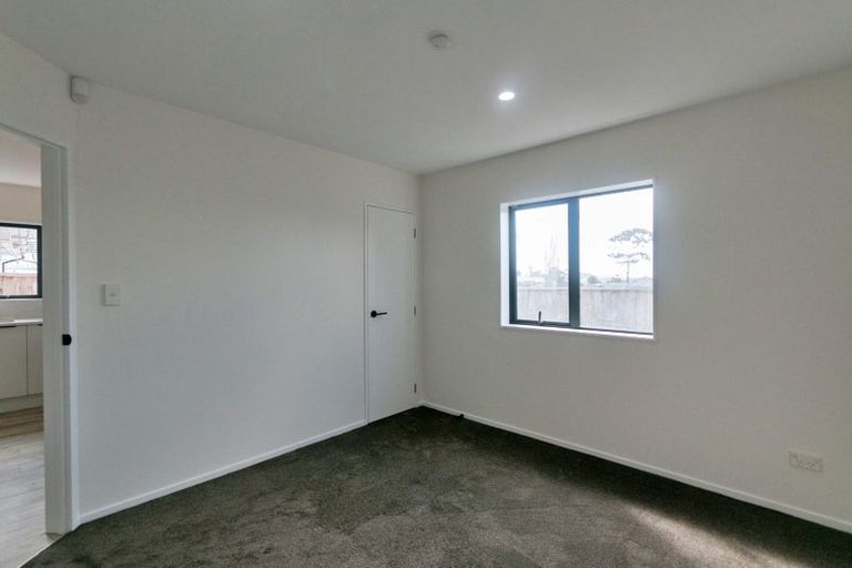 Photo of property in 17e Martin Place, Kelston, Auckland, 0602