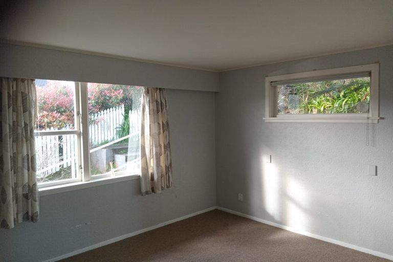Photo of property in 32 Castle Crescent, Stokes Valley, Lower Hutt, 5019