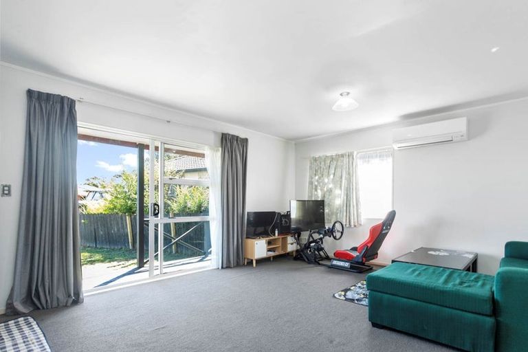 Photo of property in 73a Heathdale Crescent, Papakura, 2110