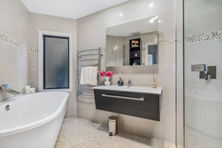 Photo of property in 29 Speedy Crescent, Hillcrest, Auckland, 0627