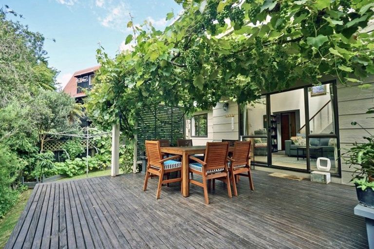 Photo of property in 14 Nettlingham Place, Te Puke, 3119