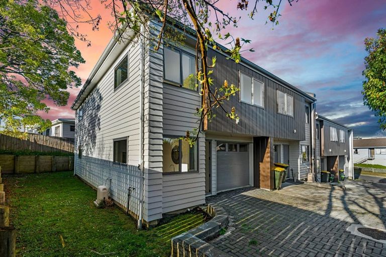 Photo of property in 6d Buisson Glade, West Harbour, Auckland, 0618