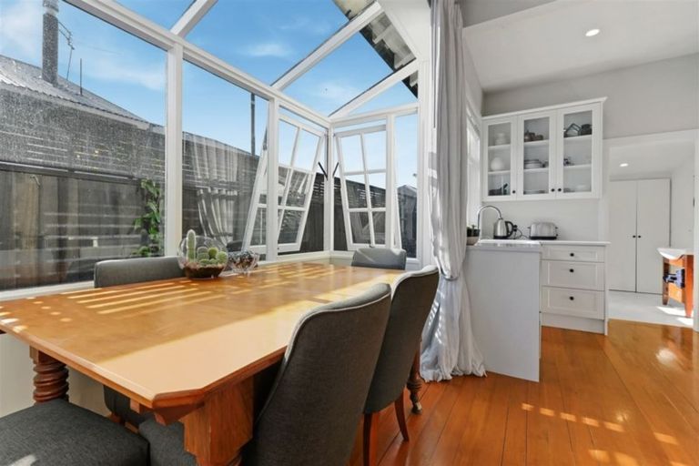 Photo of property in 33 Ngaio Street, Saint Martins, Christchurch, 8022