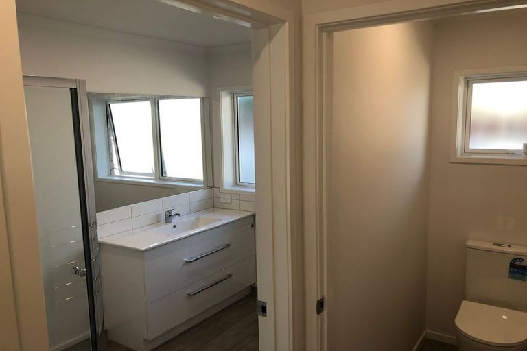 Photo of property in 1/7 Tulloch Place, Conifer Grove, Takanini, 2112