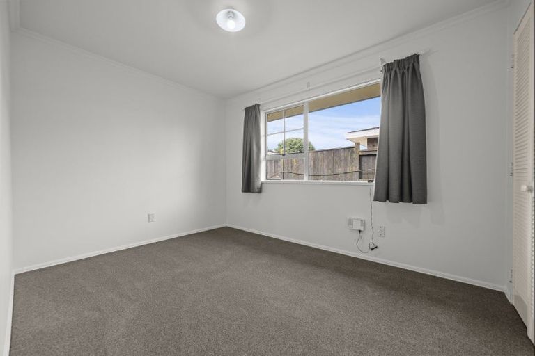 Photo of property in 17 Caulfield Place, Awapuni, Palmerston North, 4412