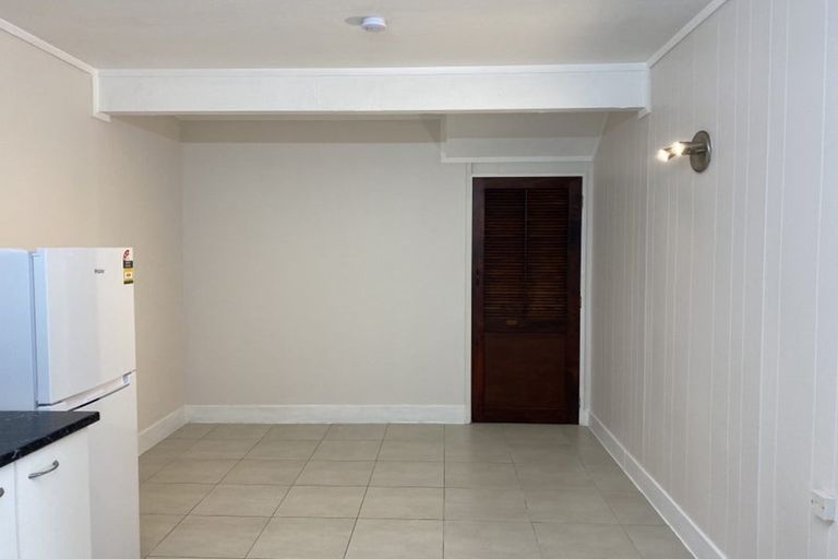 Photo of property in 4 Hillview Crescent, Paparangi, Wellington, 6037