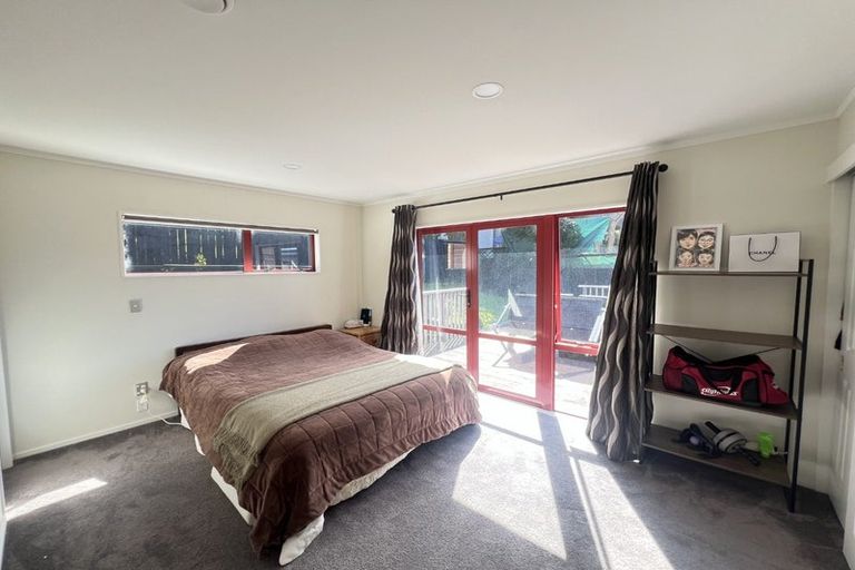 Photo of property in 14 St Thomas More Lane, Glenfield, Auckland, 0629