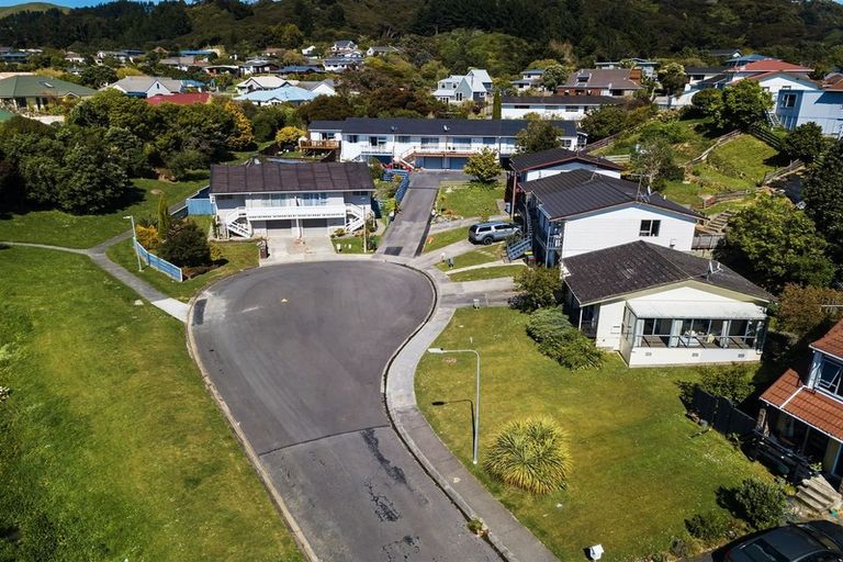 Photo of property in 5 Halyard Place, Whitby, Porirua, 5024