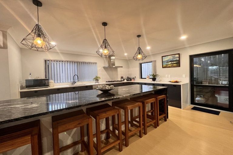 Photo of property in 6b Rippleside Place, Pahurehure, Papakura, 2113