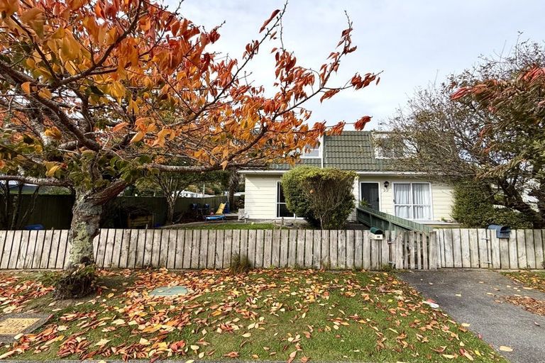 Photo of property in 24 Wagon Road, Stokes Valley, Lower Hutt, 5019