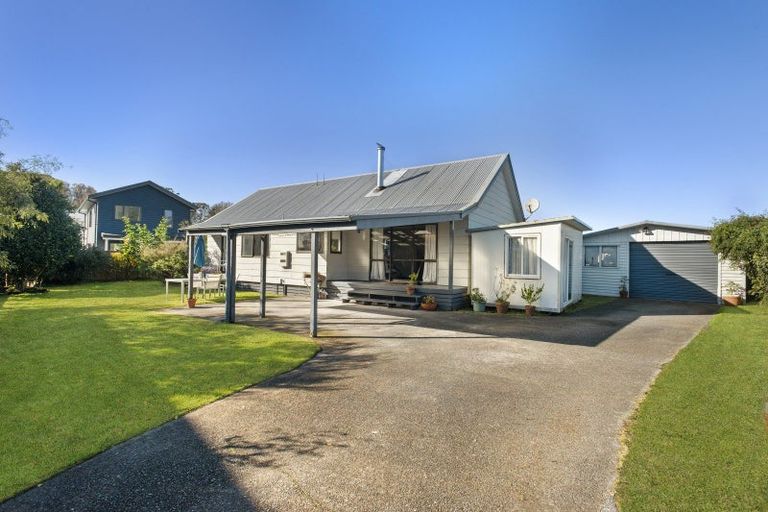 Photo of property in 29 Matthew Place, Kawaha Point, Rotorua, 3010
