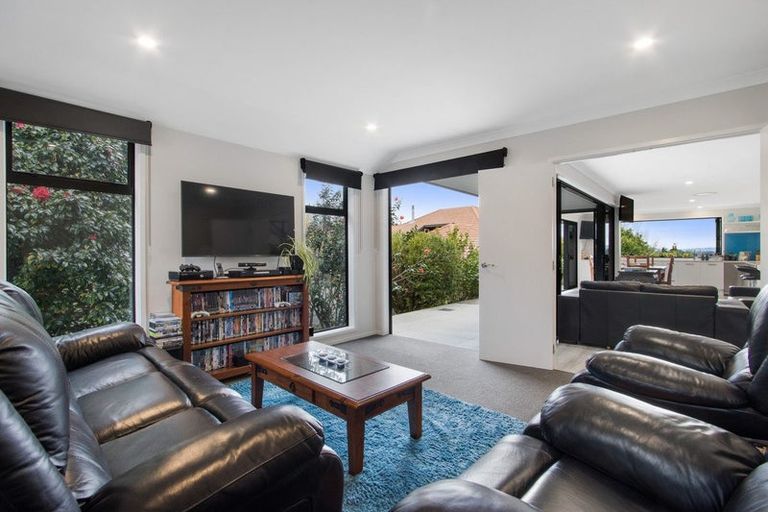 Photo of property in 37 Bert Wall Drive, Omokoroa, 3114