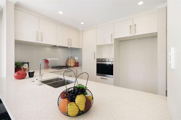 Photo of property in 2a Palmgreen Court, Stanmore Bay, Whangaparaoa, 0932